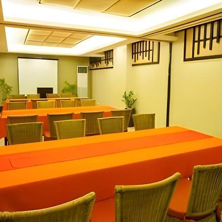 L Square Hotel Tarlac City Exteriör bild