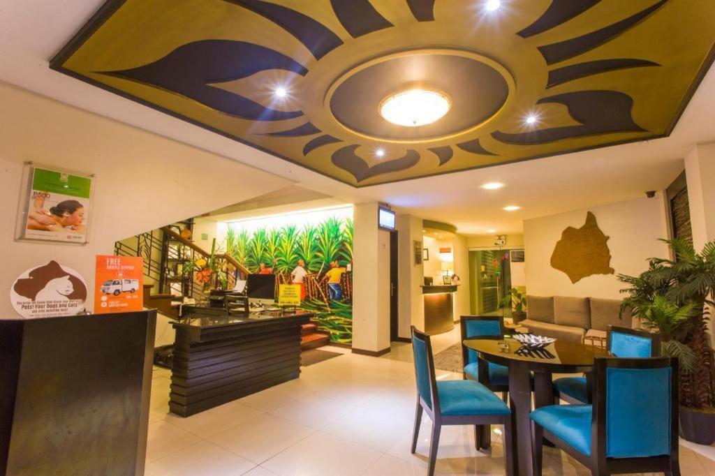 L Square Hotel Tarlac City Exteriör bild