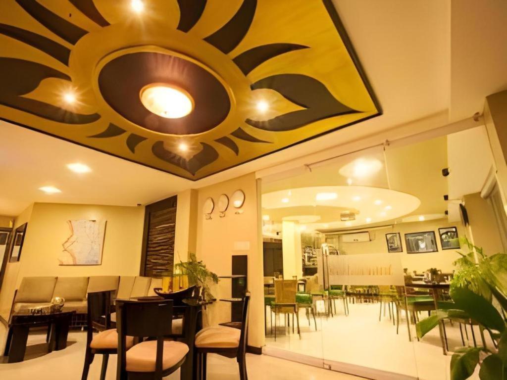 L Square Hotel Tarlac City Exteriör bild