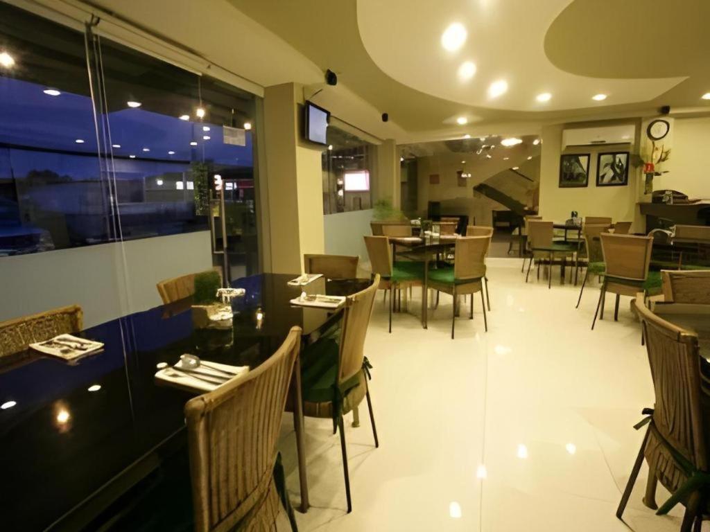 L Square Hotel Tarlac City Exteriör bild