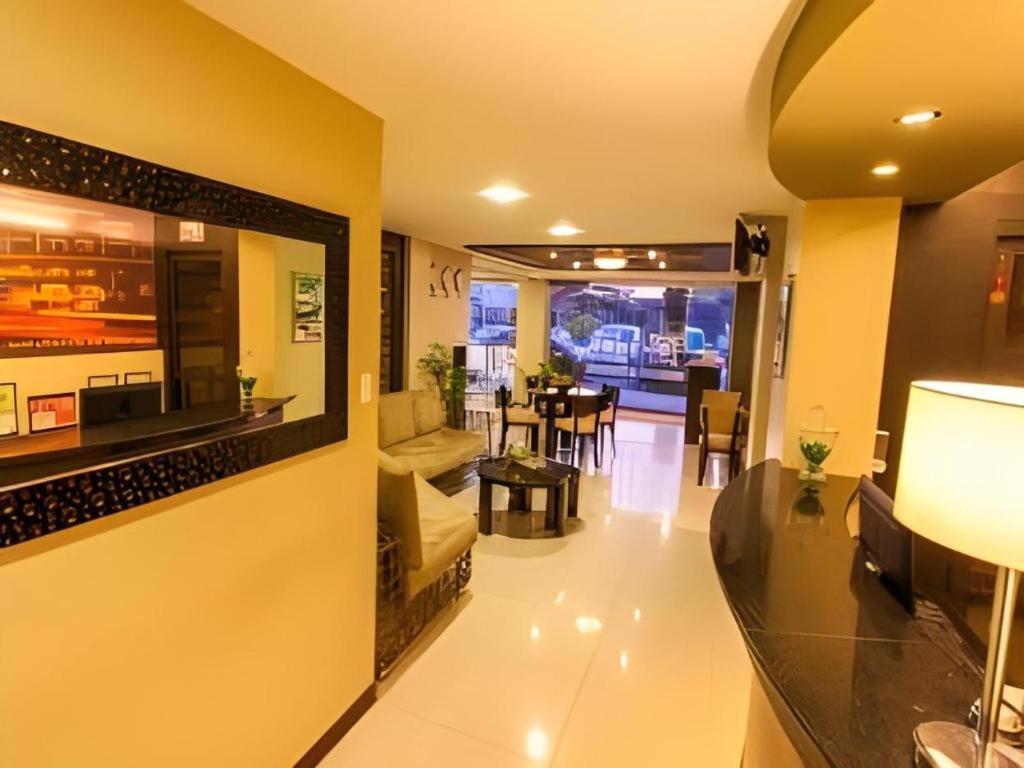 L Square Hotel Tarlac City Exteriör bild