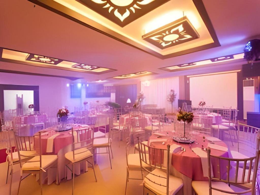 L Square Hotel Tarlac City Exteriör bild