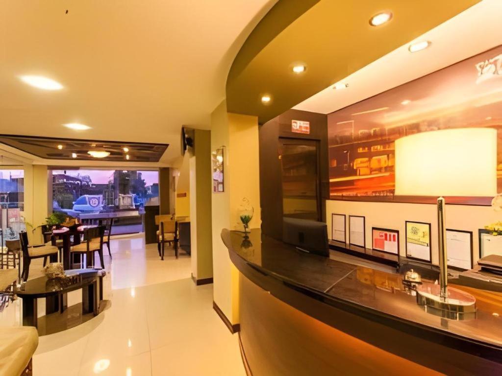 L Square Hotel Tarlac City Exteriör bild