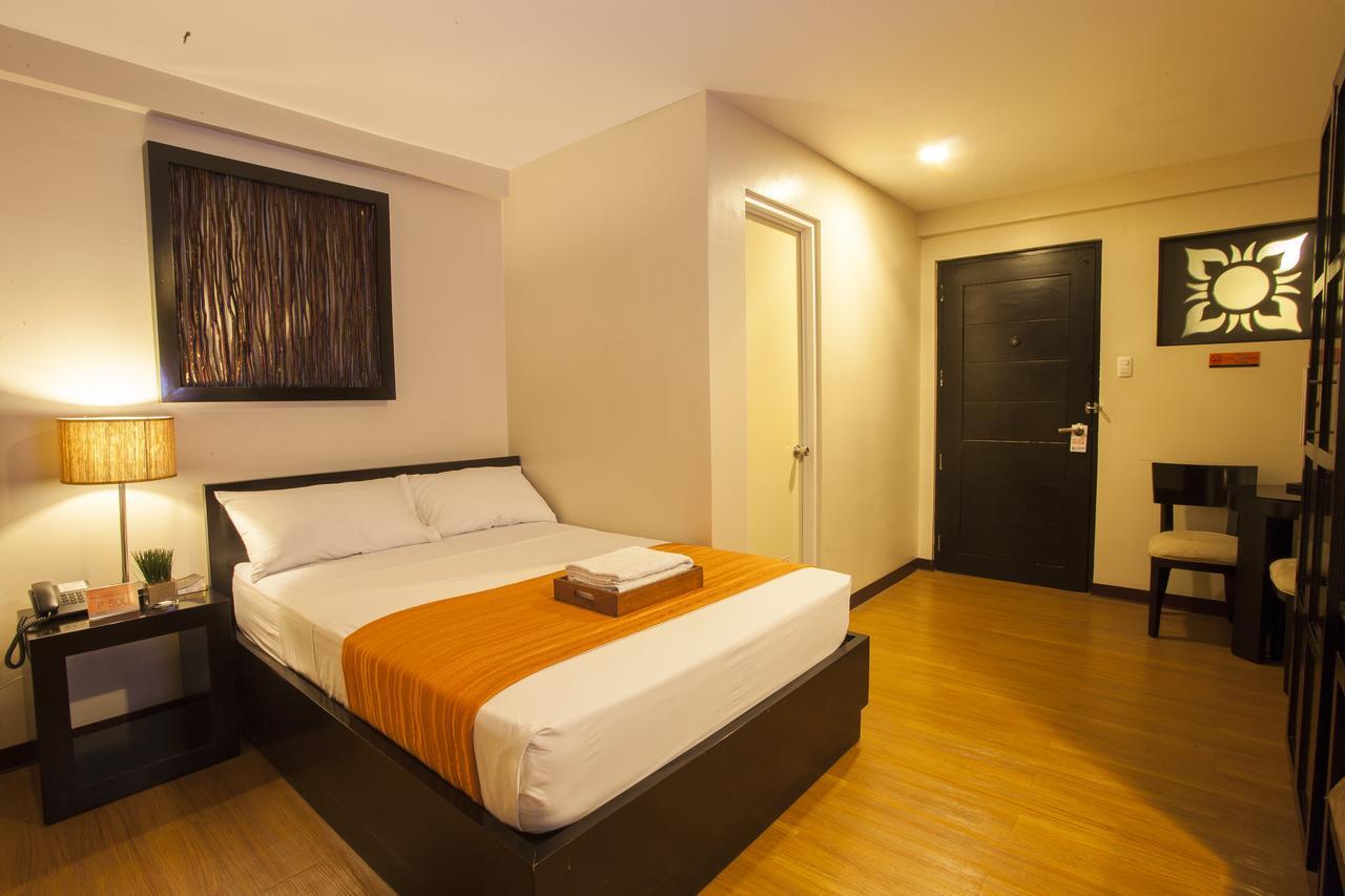 L Square Hotel Tarlac City Exteriör bild