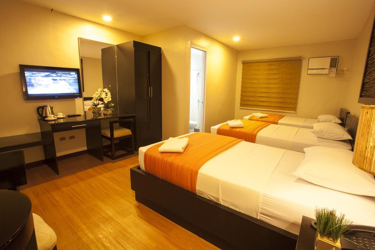 L Square Hotel Tarlac City Exteriör bild