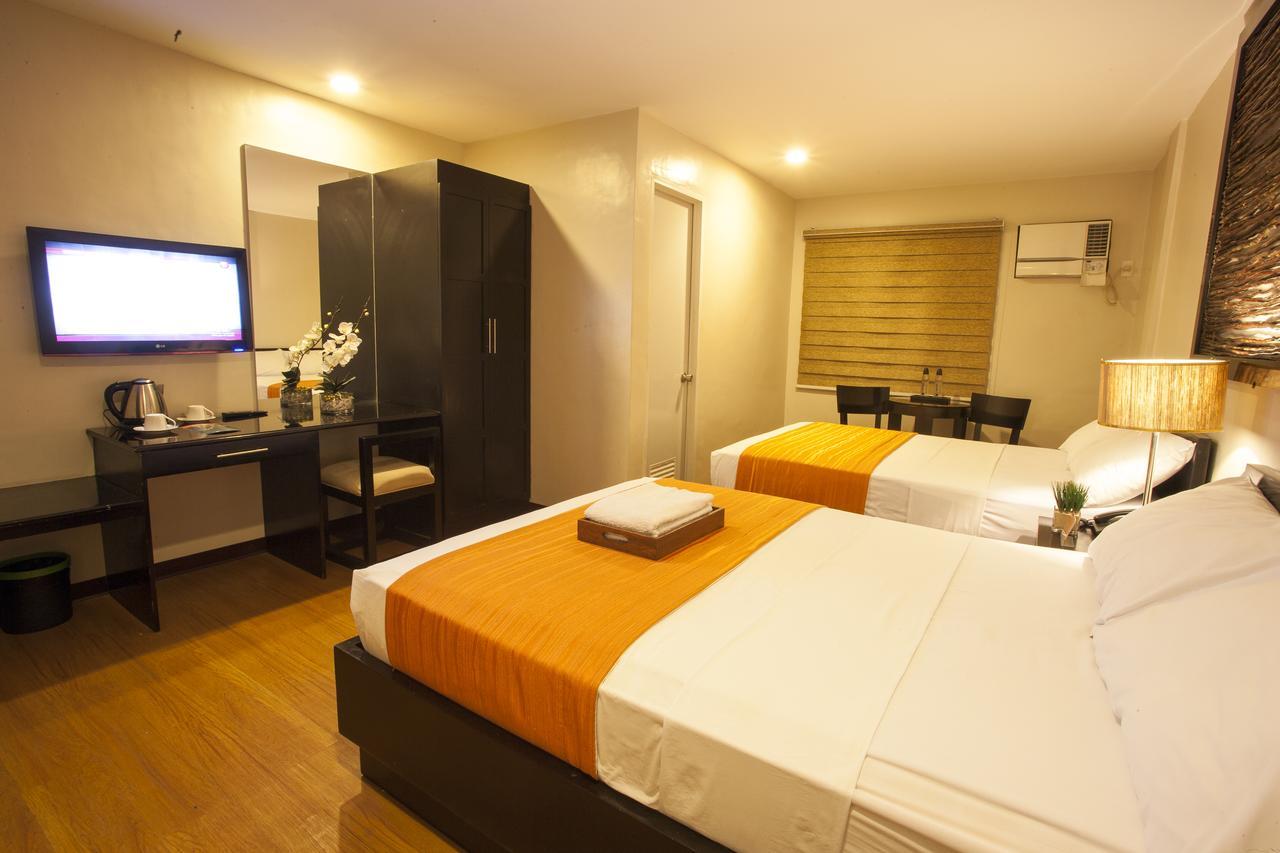 L Square Hotel Tarlac City Exteriör bild