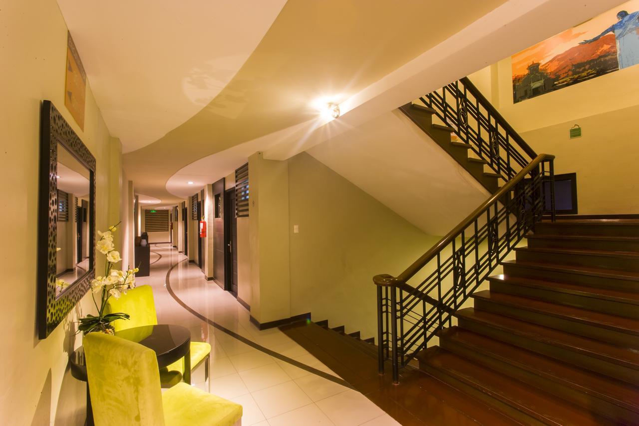 L Square Hotel Tarlac City Exteriör bild