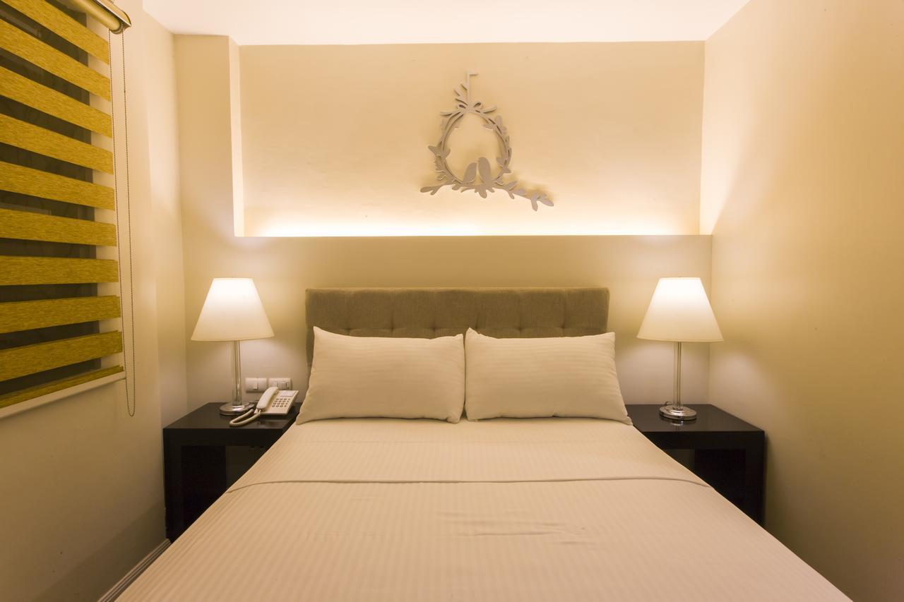 L Square Hotel Tarlac City Exteriör bild
