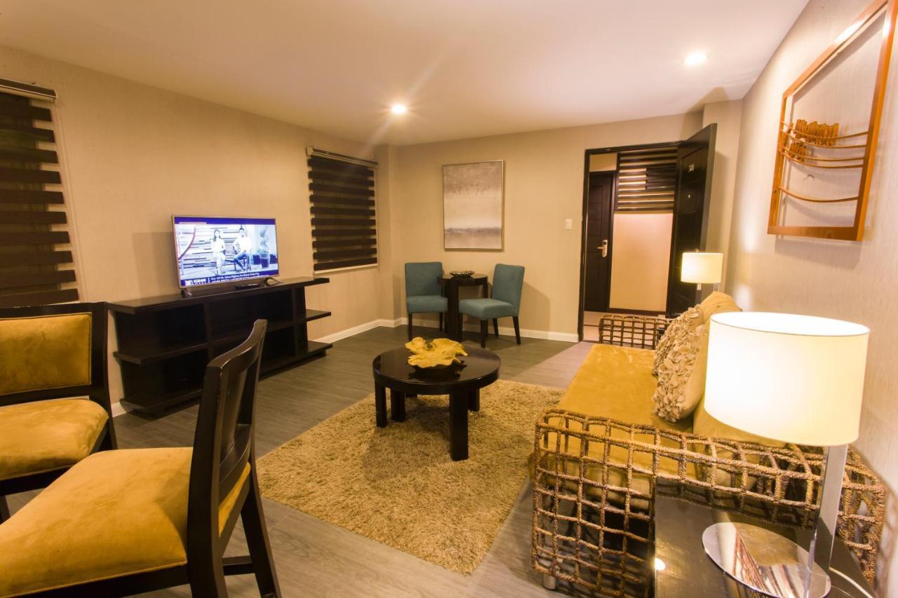 L Square Hotel Tarlac City Exteriör bild