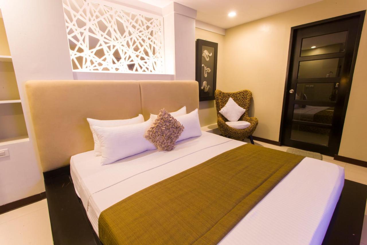L Square Hotel Tarlac City Exteriör bild