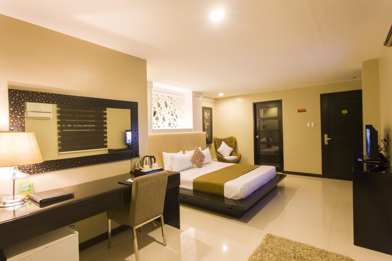L Square Hotel Tarlac City Exteriör bild
